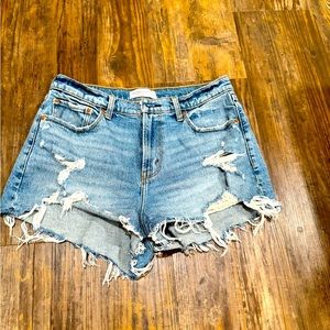 Abercrombie Curve Love mid-rise mom short, 29/8